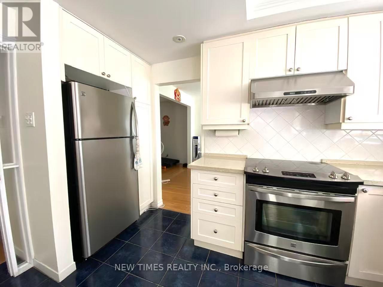 4 Ashstead Place, Toronto, ON