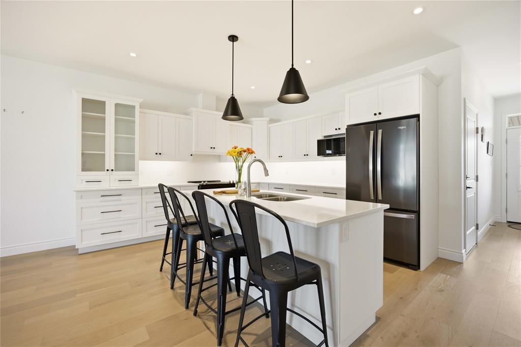 102 Leneve Street, Lambton Shores, ON - Indoor Photo Showing Kitchen With Double Sink With Upgraded Kitchen