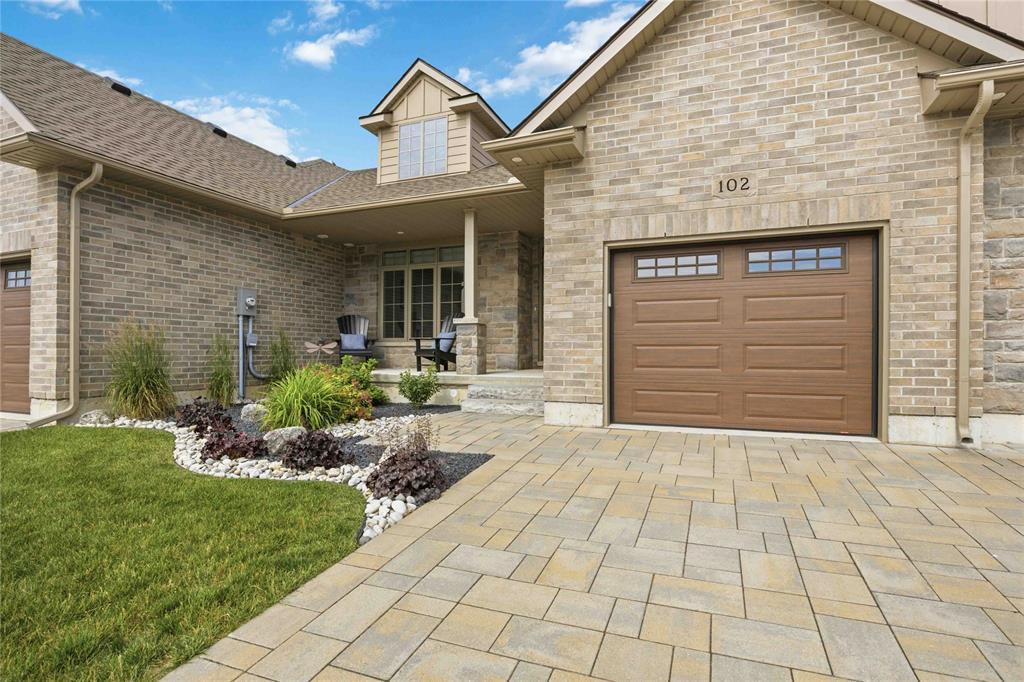 102 Leneve Street, Lambton Shores, ON - Outdoor