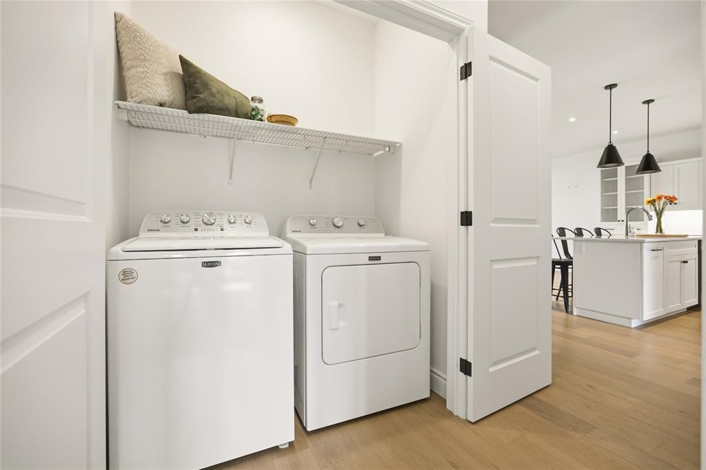 102 Leneve Street, Lambton Shores, ON - Indoor Photo Showing Laundry Room