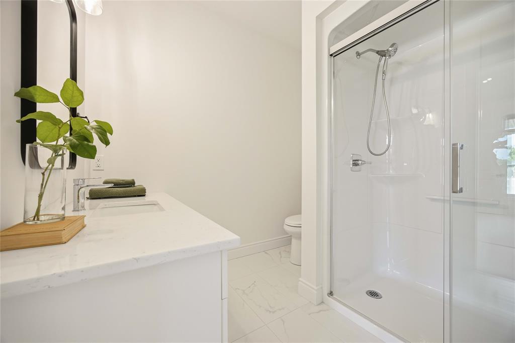 102 Leneve Street, Lambton Shores, ON - Indoor Photo Showing Bathroom