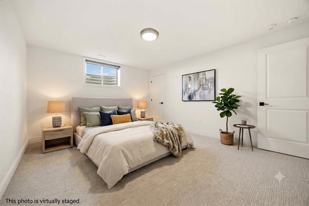 102 Leneve Street, Lambton Shores, ON - Indoor Photo Showing Bedroom
