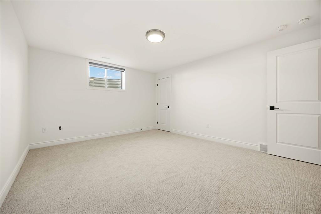 102 Leneve Street, Lambton Shores, ON - Indoor Photo Showing Other Room