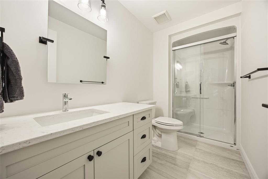 102 Leneve Street, Lambton Shores, ON - Indoor Photo Showing Bathroom