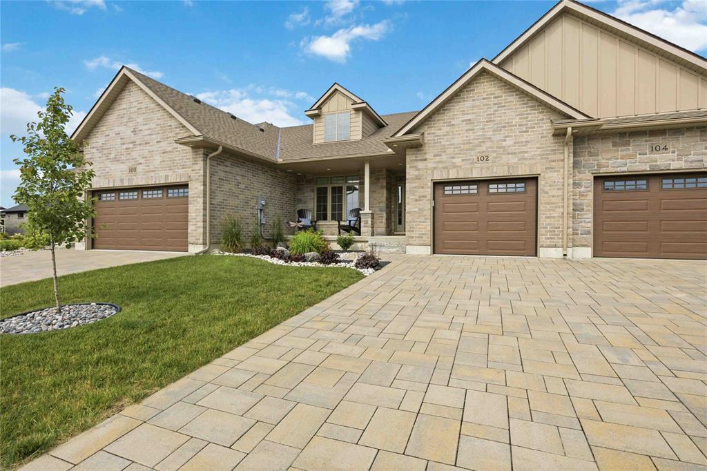 102 Leneve Street, Lambton Shores, ON - Outdoor
