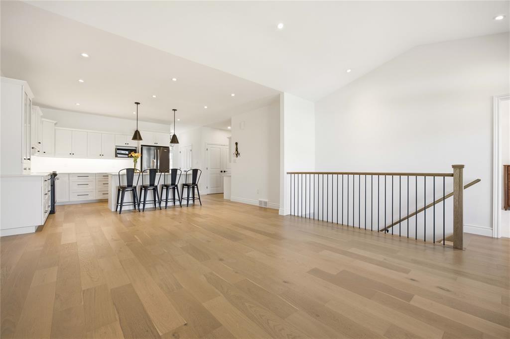 102 Leneve Street, Lambton Shores, ON - Indoor