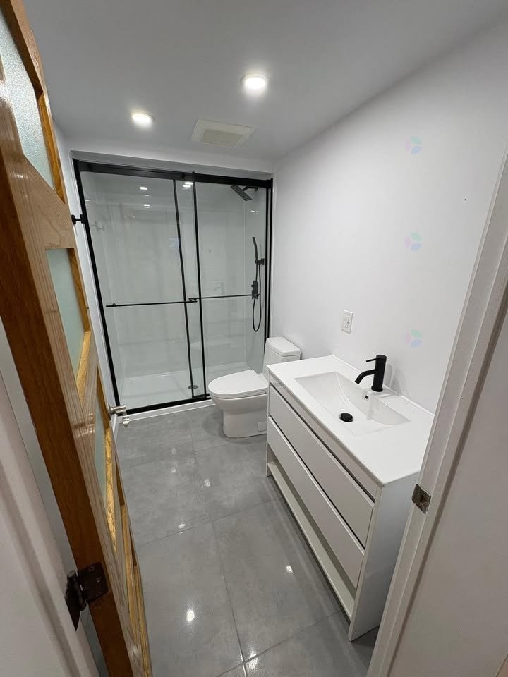 Bathroom - 1830A Av. Étienne-Brûlé, Montréal (Ahuntsic-Cartierville), QC