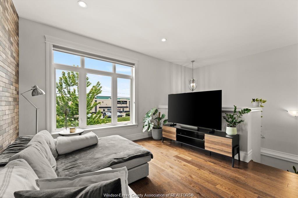735 Brownstone Road, Lakeshore, ON