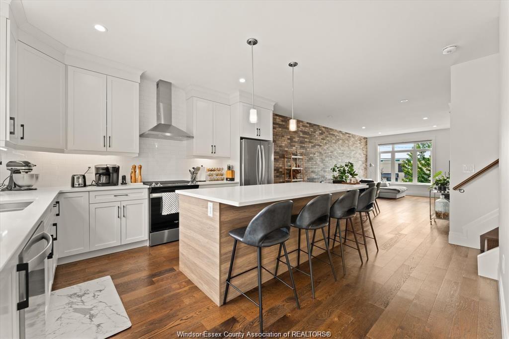 735 Brownstone Road, Lakeshore, ON
