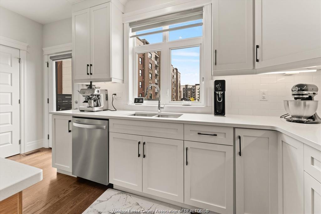 735 Brownstone Road, Lakeshore, ON
