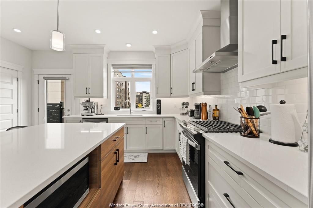 735 Brownstone Road, Lakeshore, ON