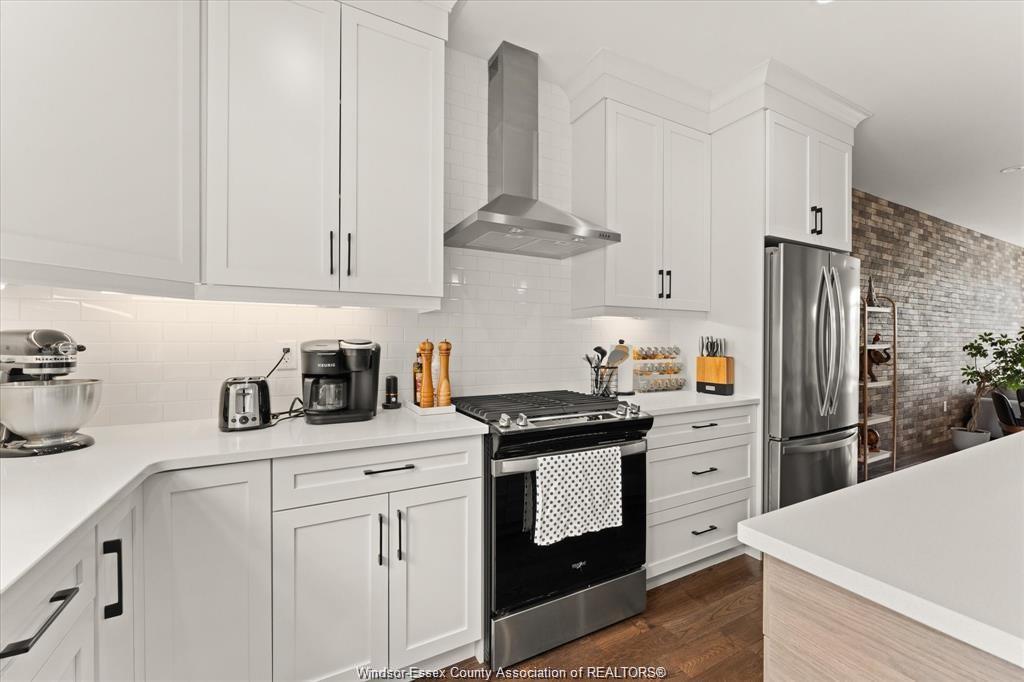 735 Brownstone Road, Lakeshore, ON