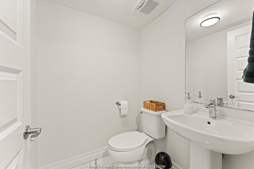 735 Brownstone Road, Lakeshore, ON