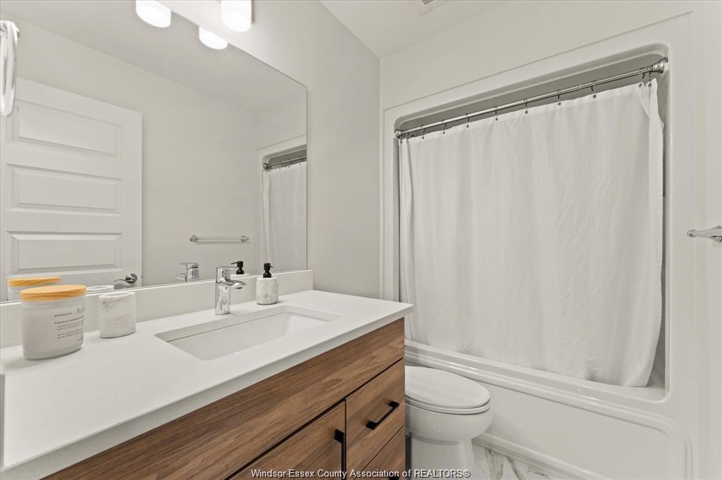 735 Brownstone Road, Lakeshore, ON