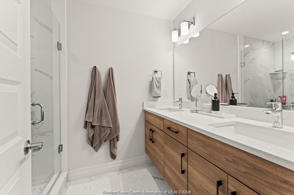 735 Brownstone Road, Lakeshore, ON