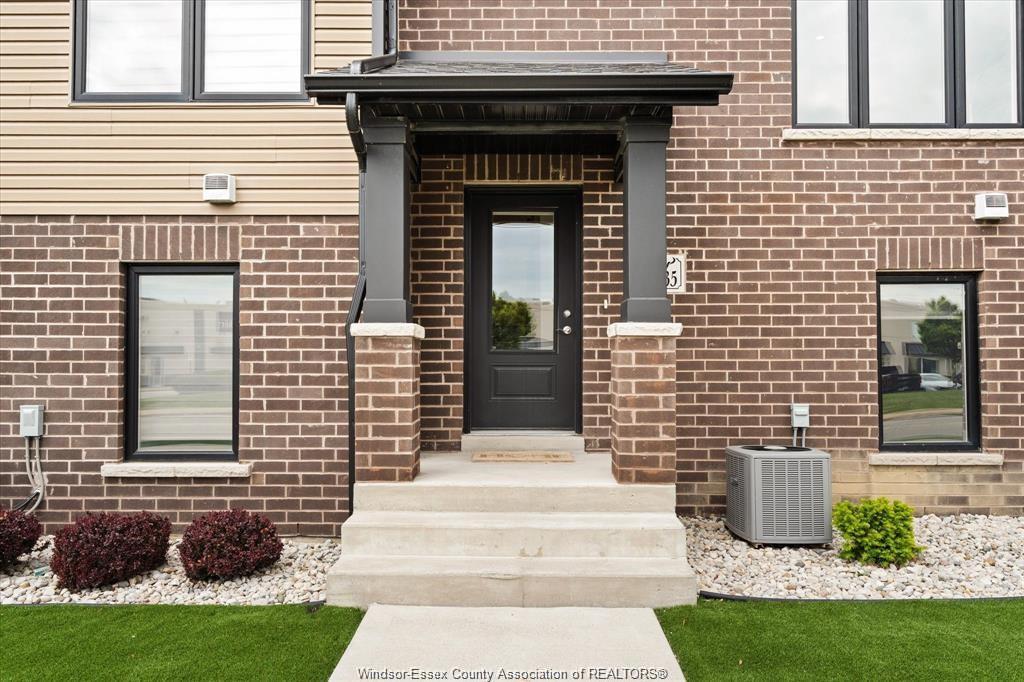 735 Brownstone Road, Lakeshore, ON