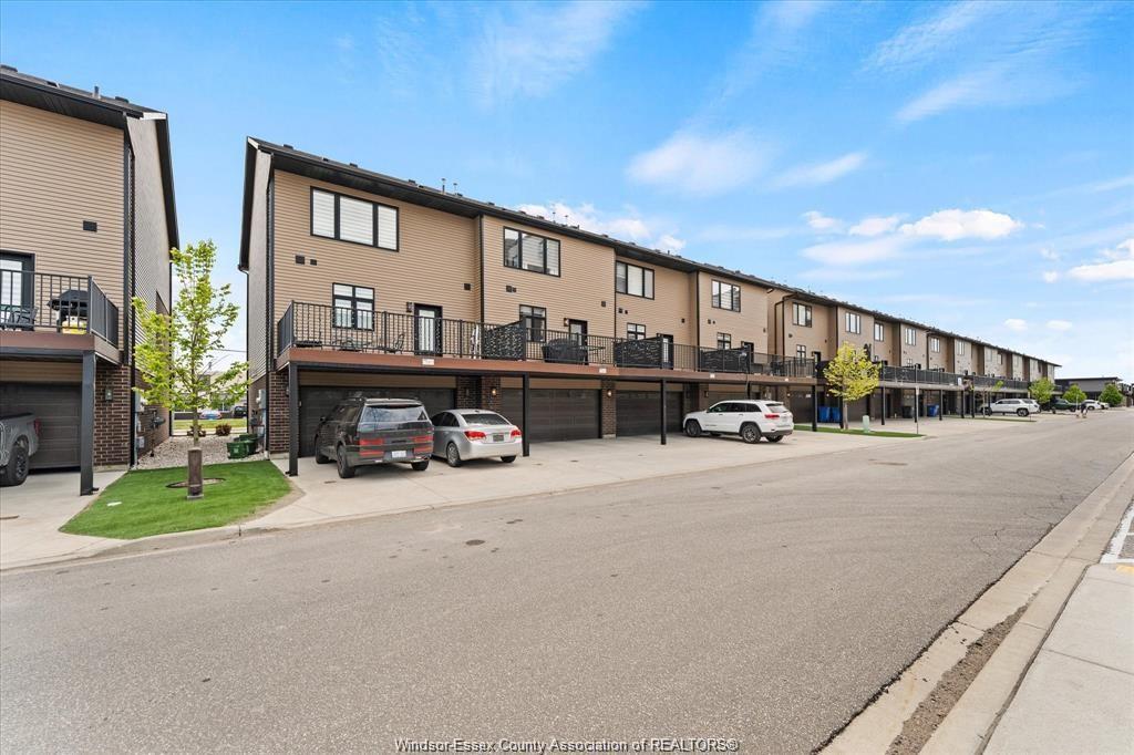 735 Brownstone Road, Lakeshore, ON