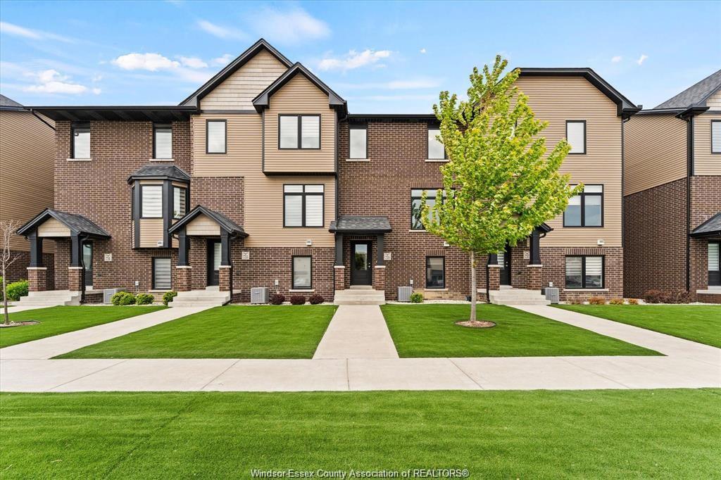 735 Brownstone Road, Lakeshore, ON