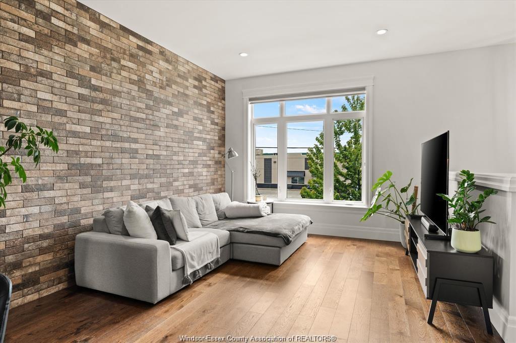 735 Brownstone Road, Lakeshore, ON
