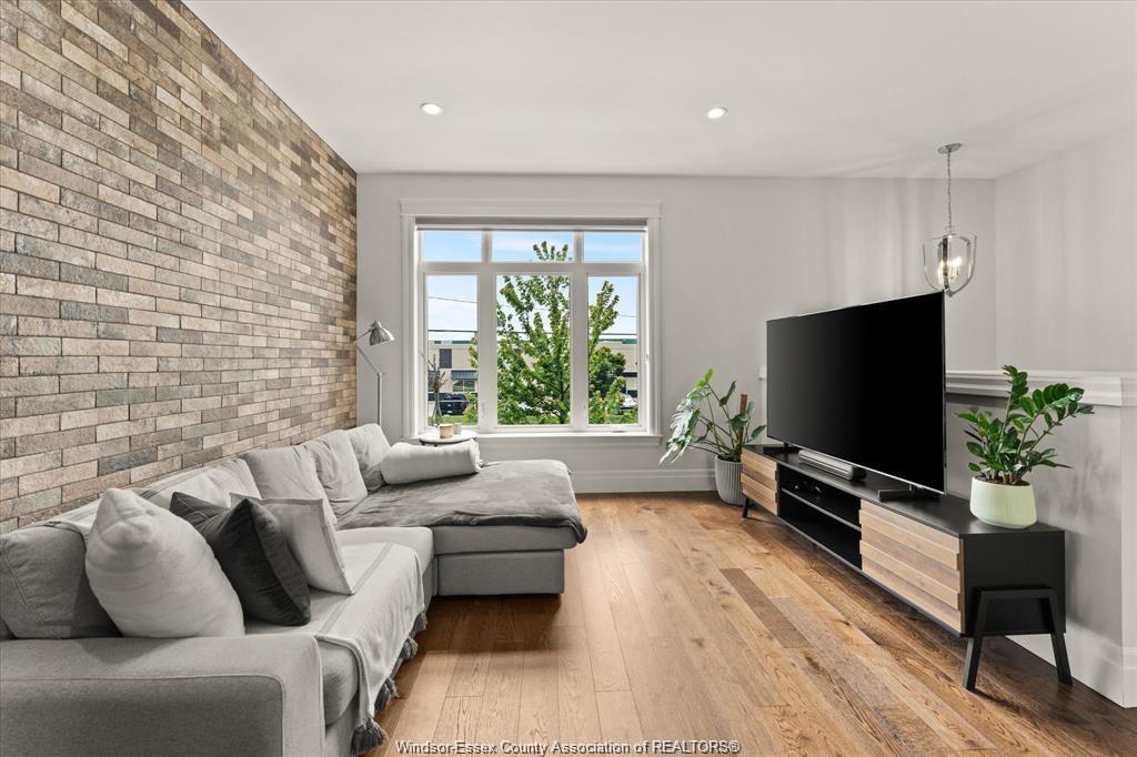 735 Brownstone Road, Lakeshore, ON