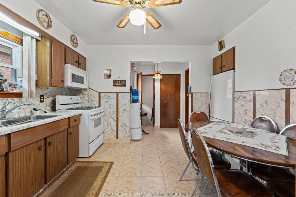 1663 Elsmere, Windsor, ON