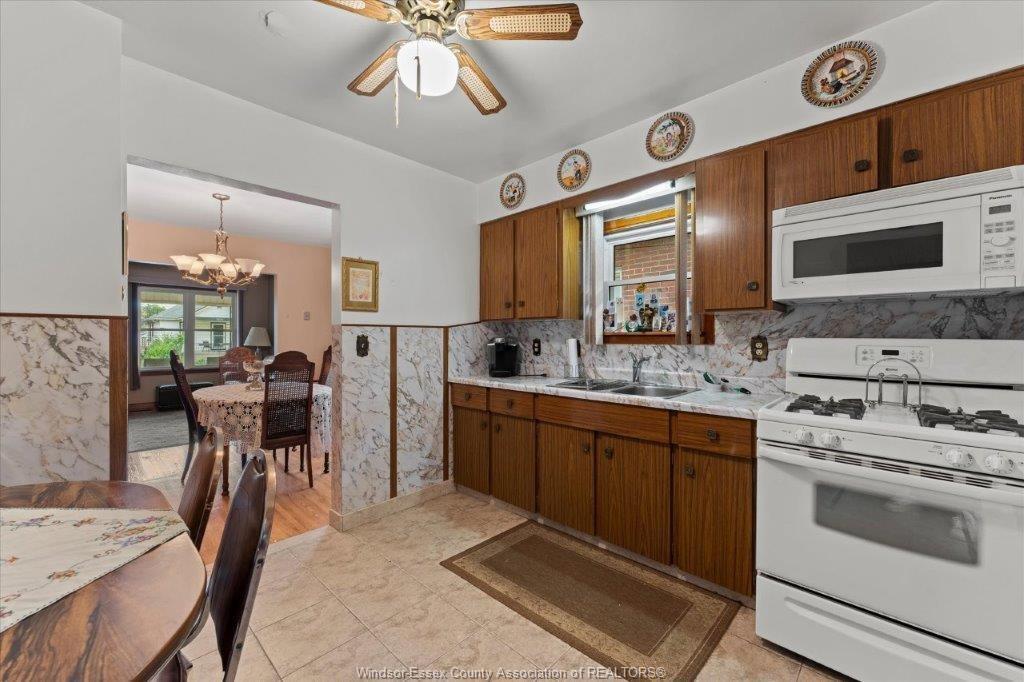 1663 Elsmere, Windsor, ON