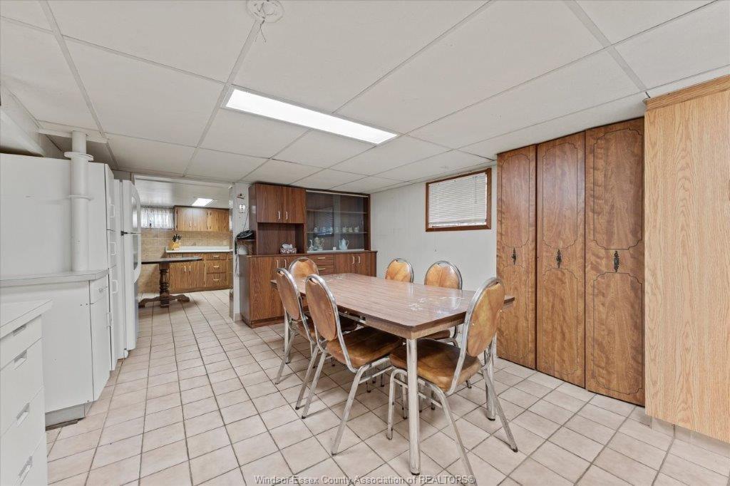 1663 Elsmere, Windsor, ON