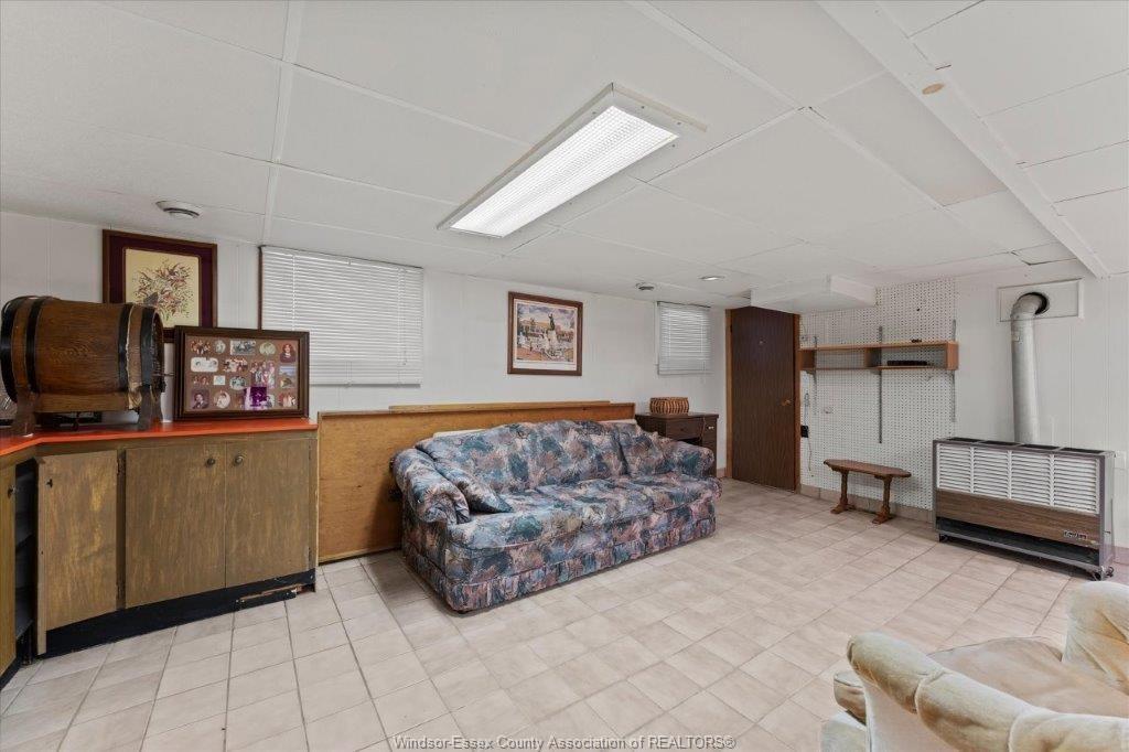 1663 Elsmere, Windsor, ON
