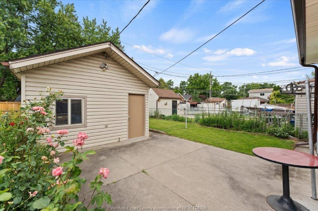 1663 Elsmere, Windsor, ON