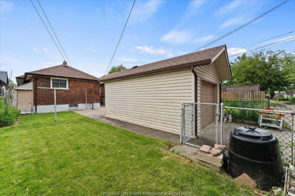 1663 Elsmere, Windsor, ON