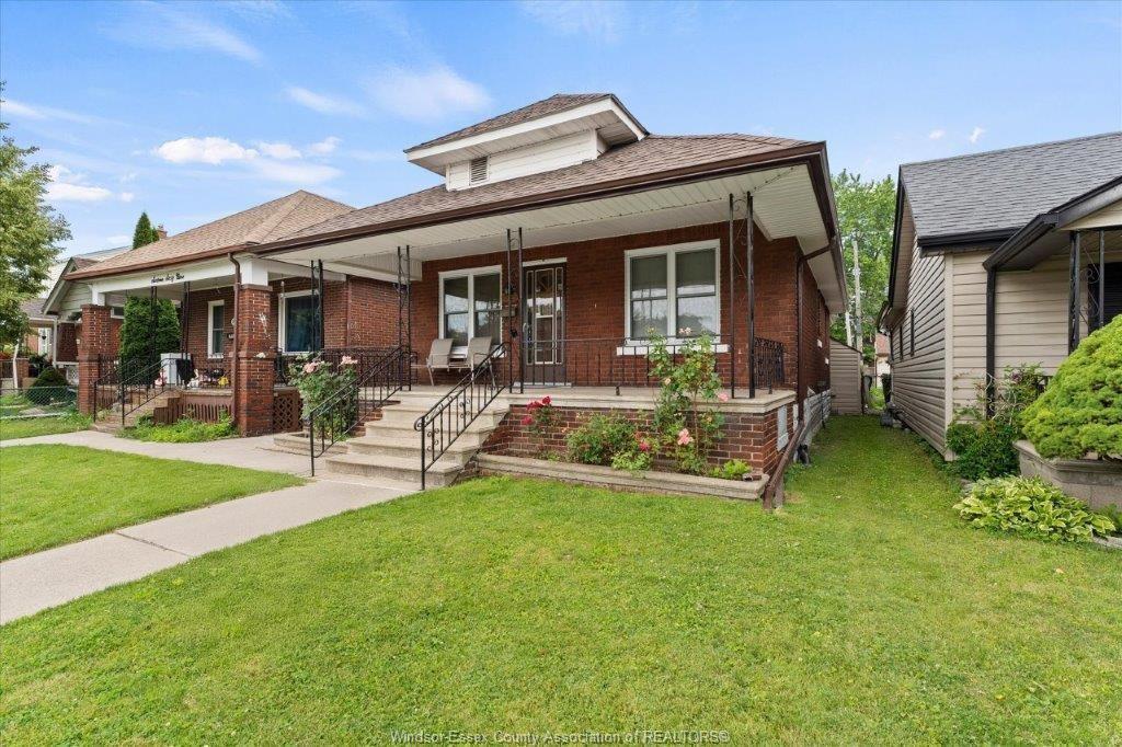 1663 Elsmere, Windsor, ON