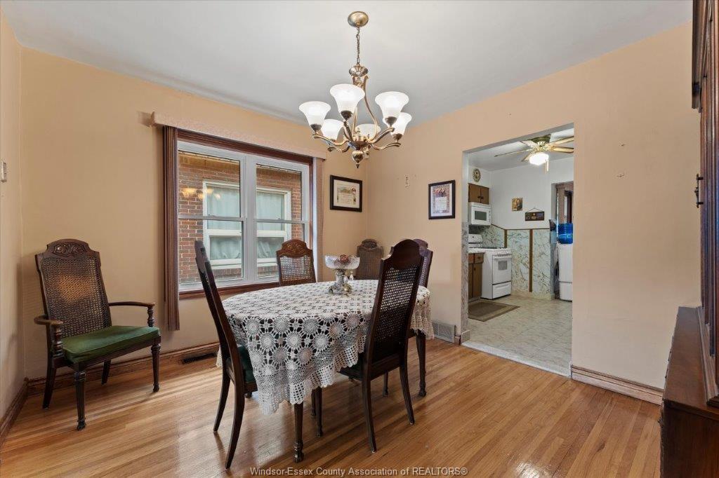 1663 Elsmere, Windsor, ON