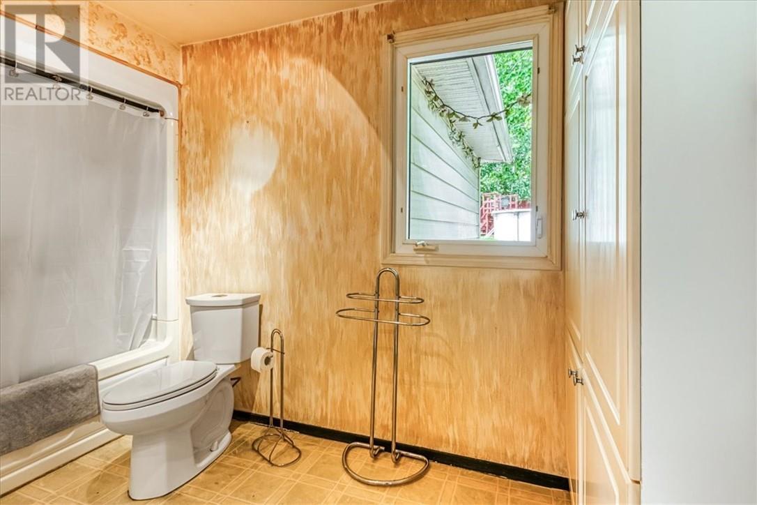 32 Fraser Avenue, Onaping, ON