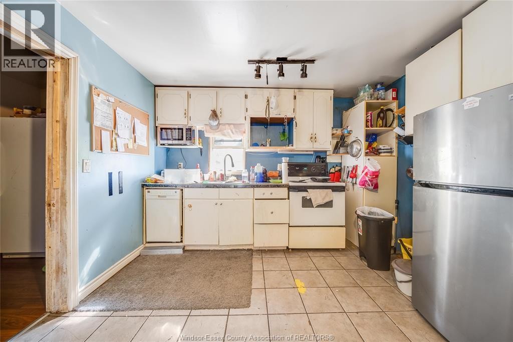 1066 Hickory, Windsor, ON