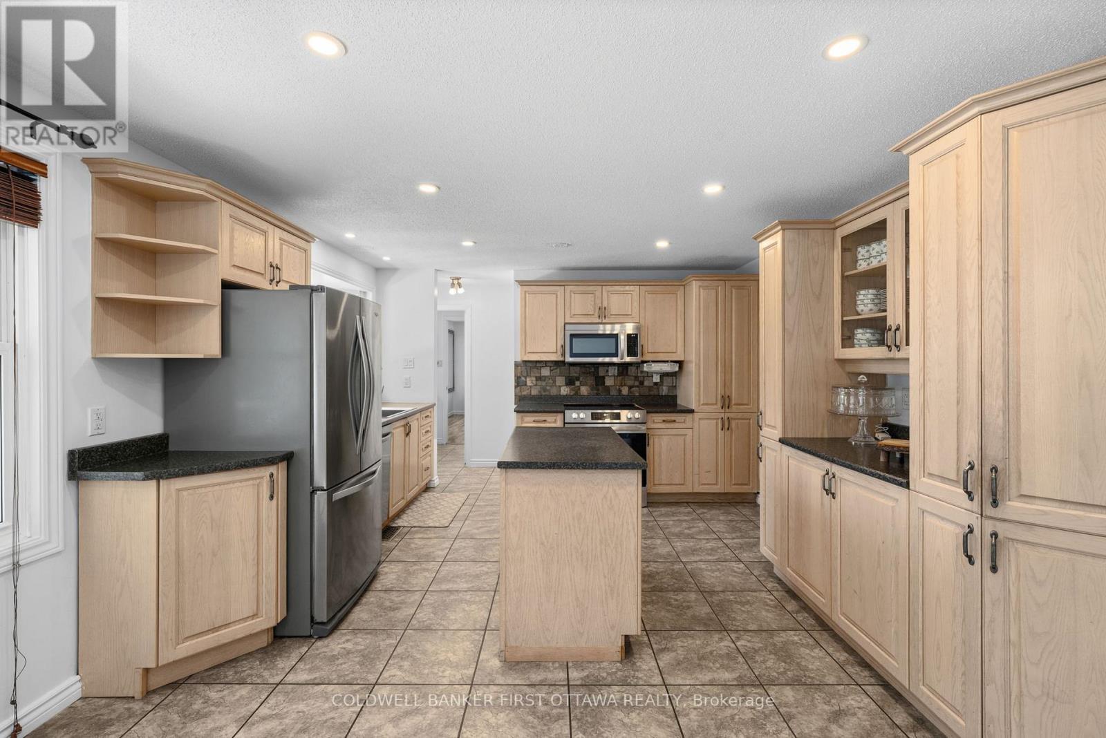 Tons of storage & addtl coffee nook wall. - 12 Bradgate Drive, Ottawa, ON