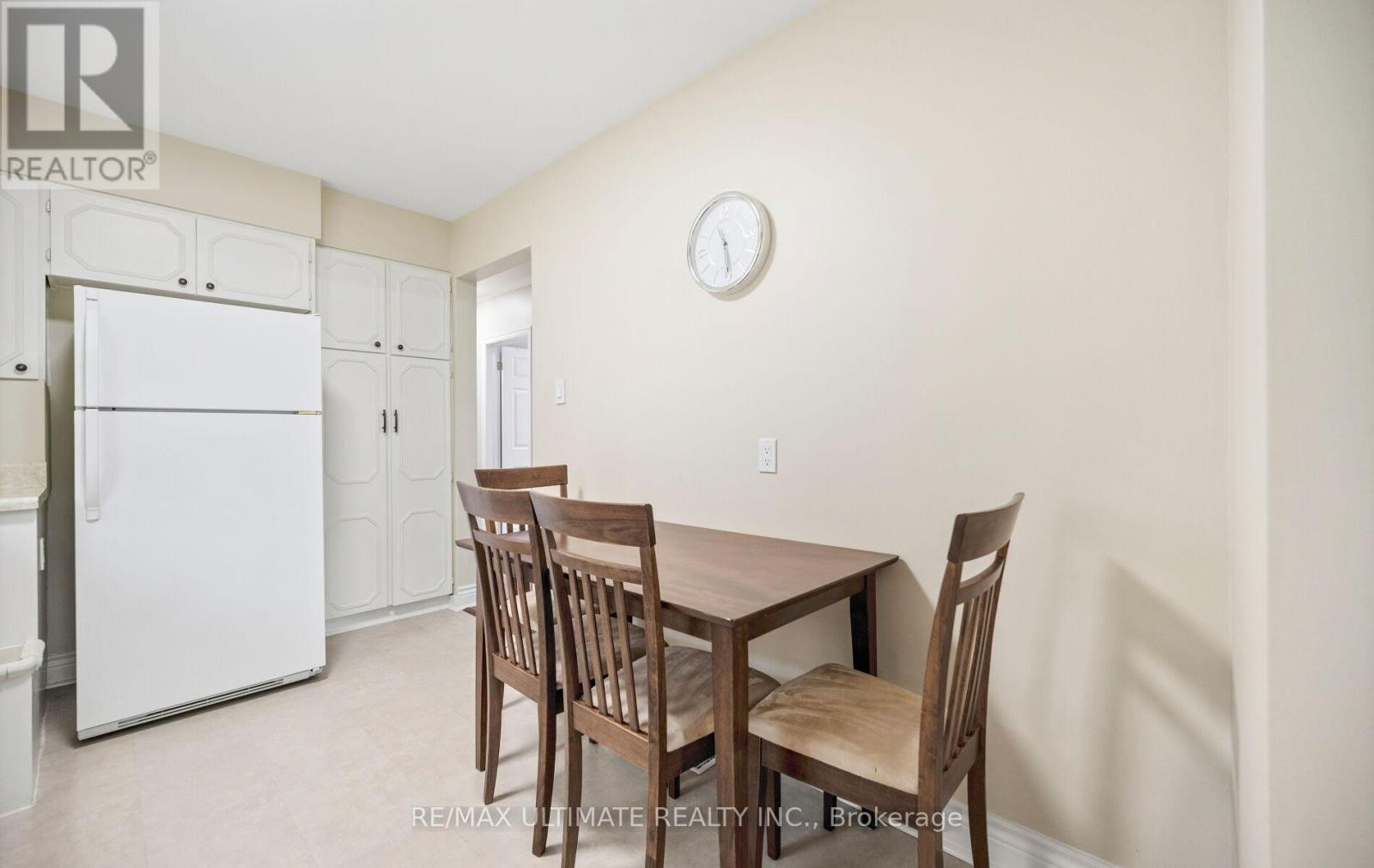 Eat-in kitchen - 5 Mendip Crescent, Toronto, ON
