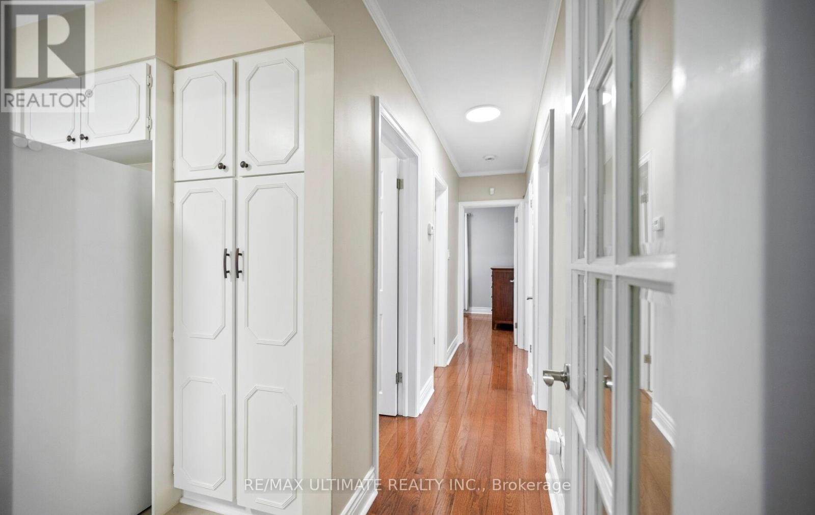 Hallway to bedrooms - 5 Mendip Crescent, Toronto, ON