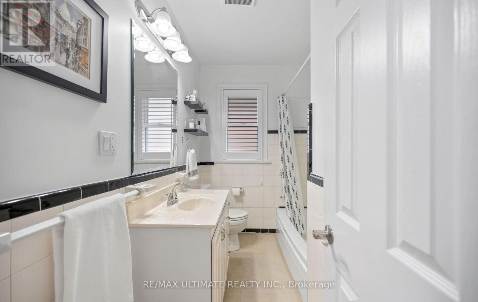 4 piece bathroom - 5 Mendip Crescent, Toronto, ON