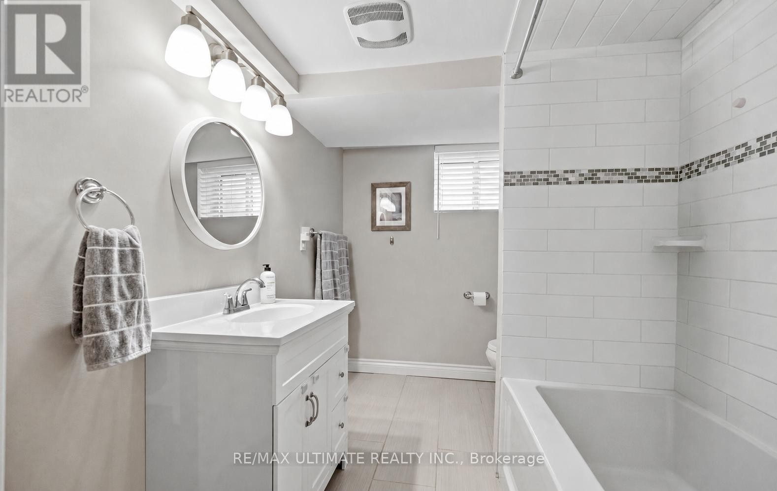 Basement 4 piece bathroom - 5 Mendip Crescent, Toronto, ON