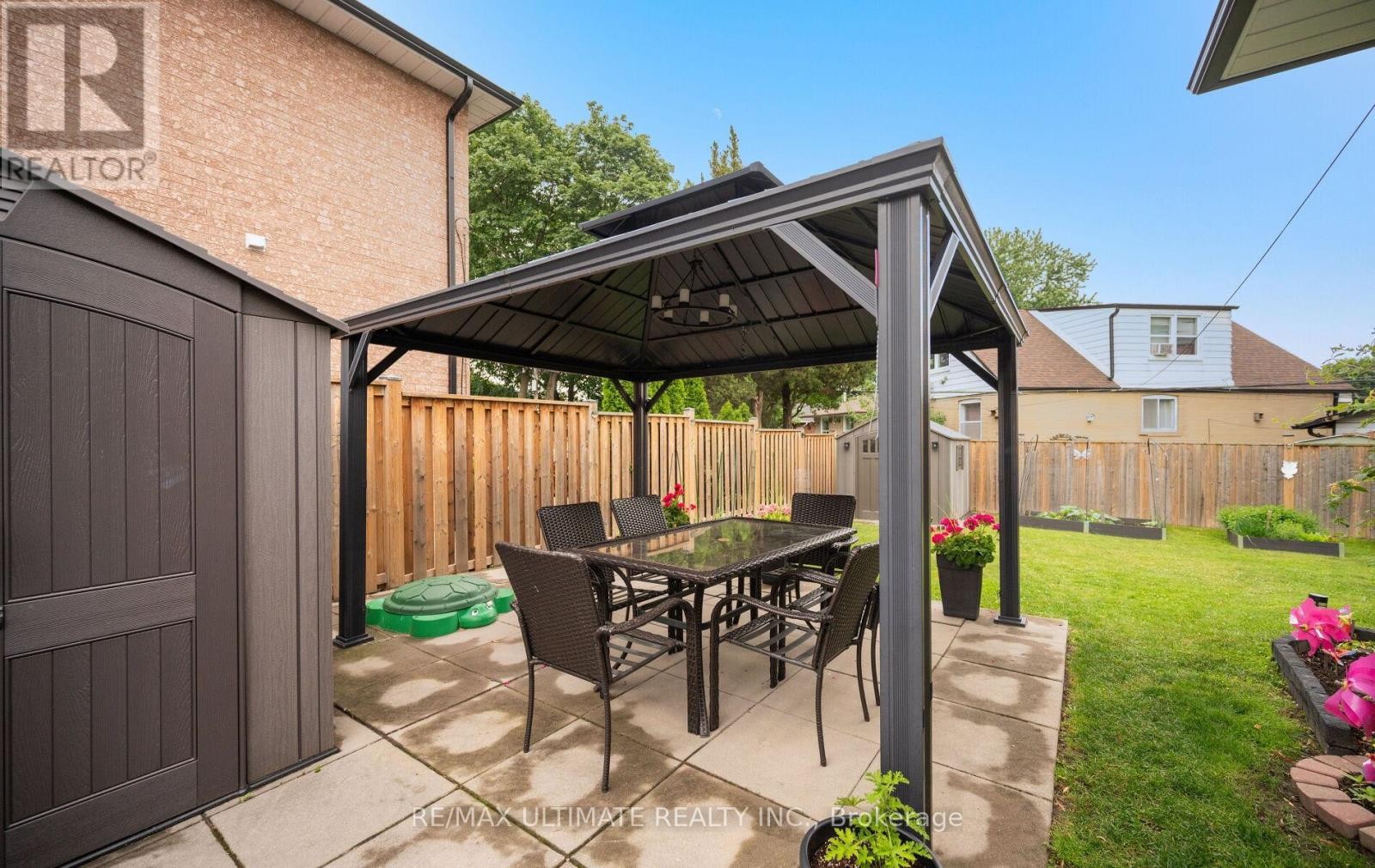 2 sheds and gazebo stay - 5 Mendip Crescent, Toronto, ON