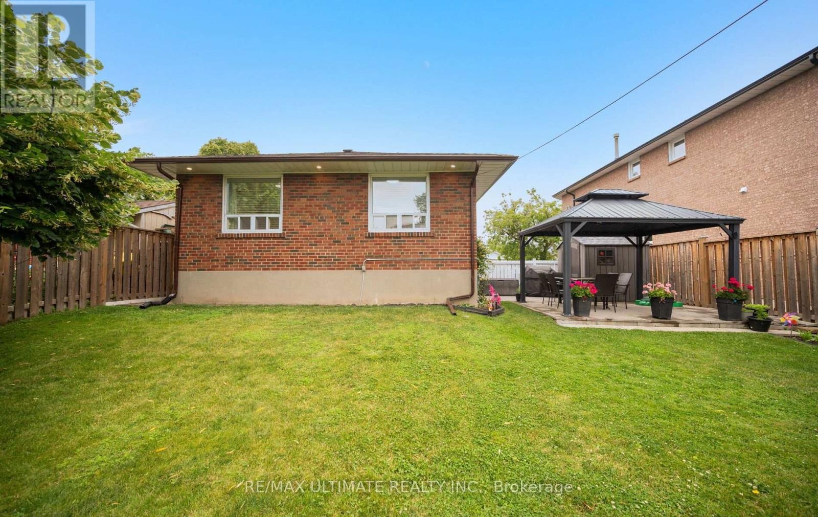 Meticulously maintained - 5 Mendip Crescent, Toronto, ON