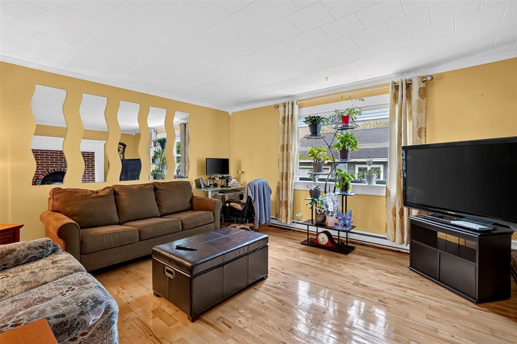 35 Crossroads Road, Carbonear, NL - Indoor Photo Showing Living Room