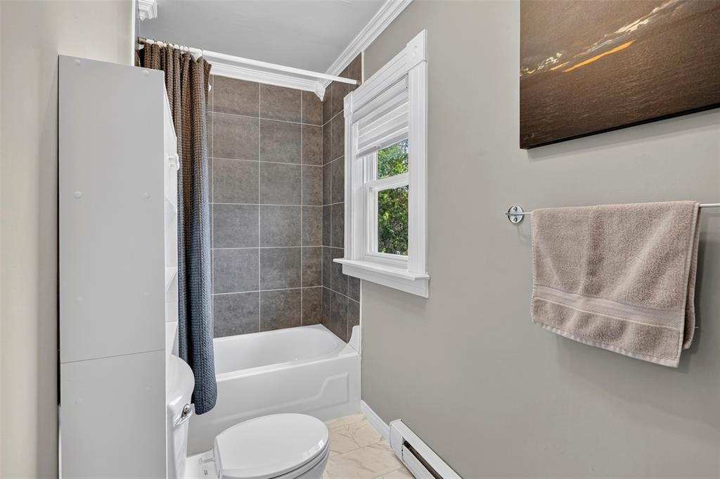 35 Crossroads Road, Carbonear, NL - Indoor Photo Showing Bathroom