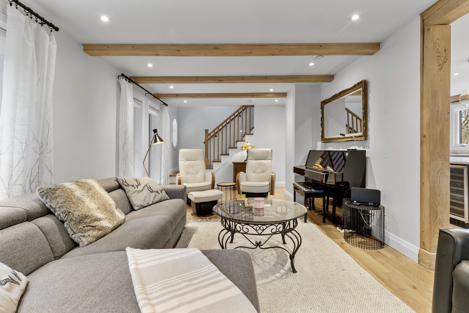 Living Room - 230 Rue René, Magog, QC