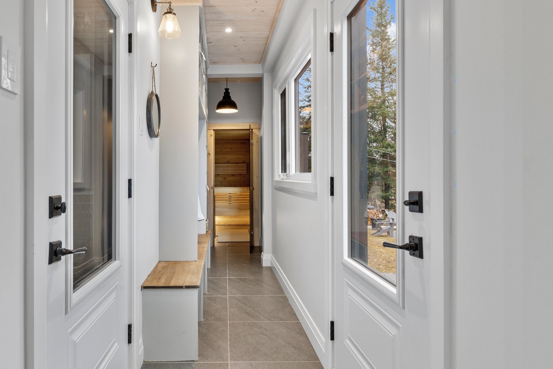 Passageway - 230 Rue René, Magog, QC