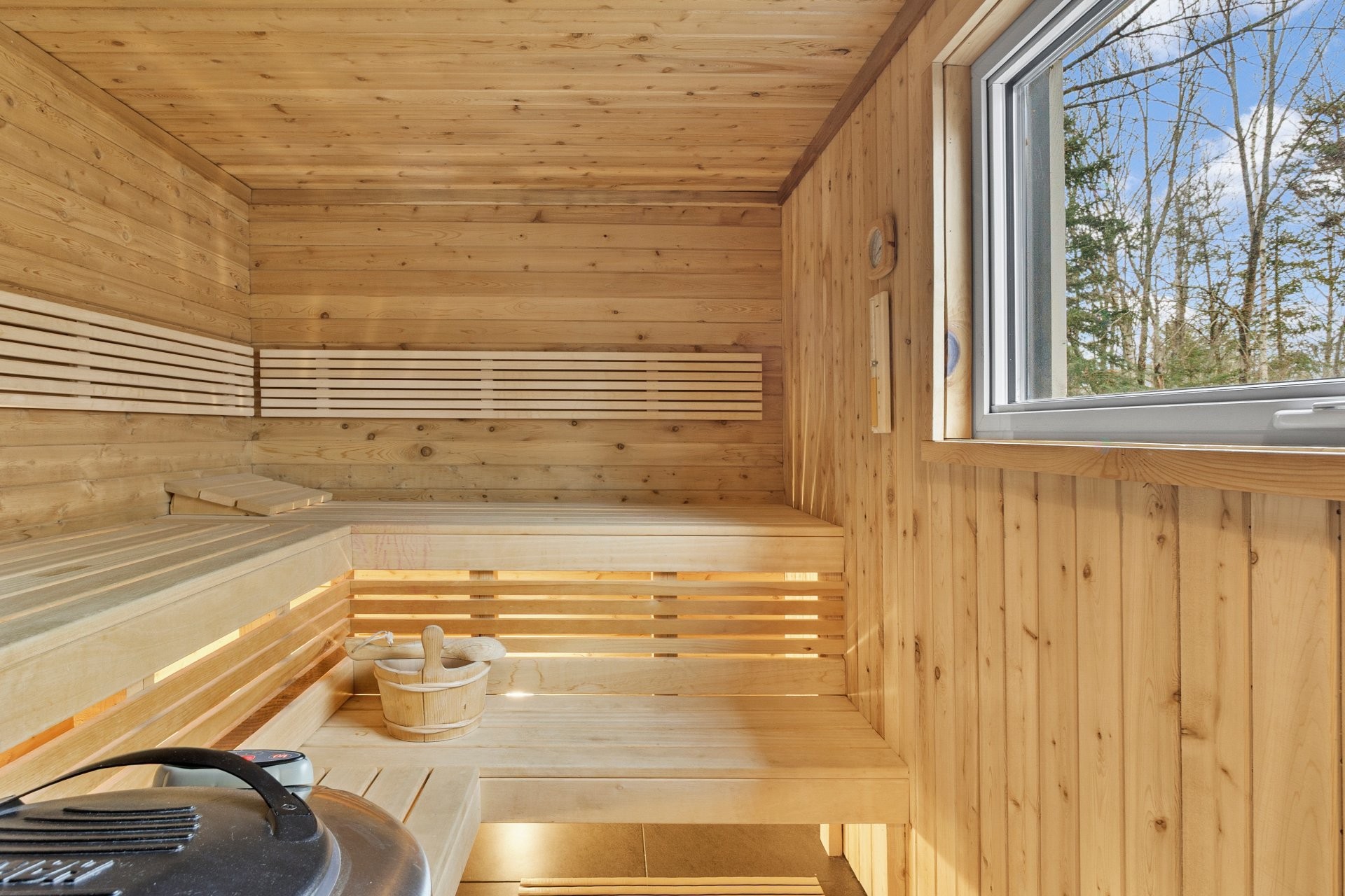 Sauna - 230 Rue René, Magog, QC