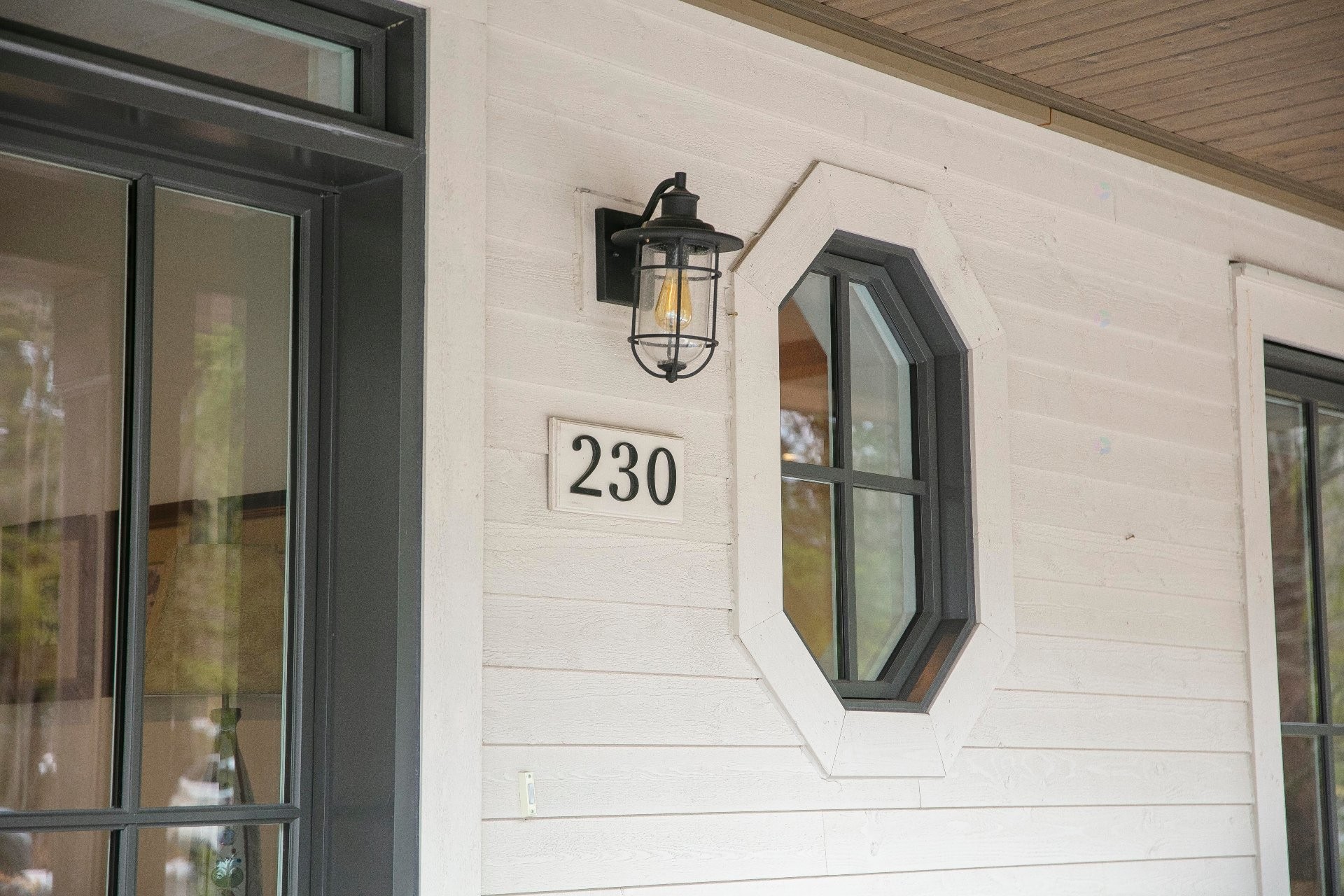 Front of Structure - 230 Rue René, Magog, QC