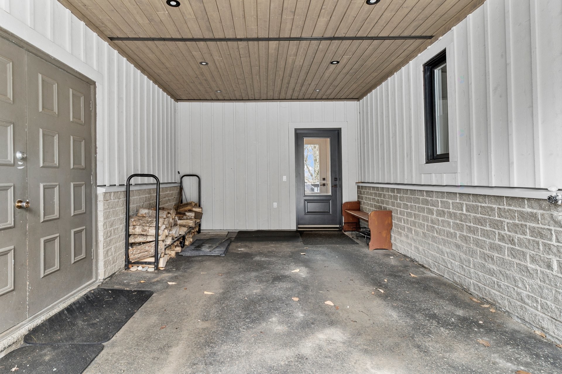 Exterior - 230 Rue René, Magog, QC