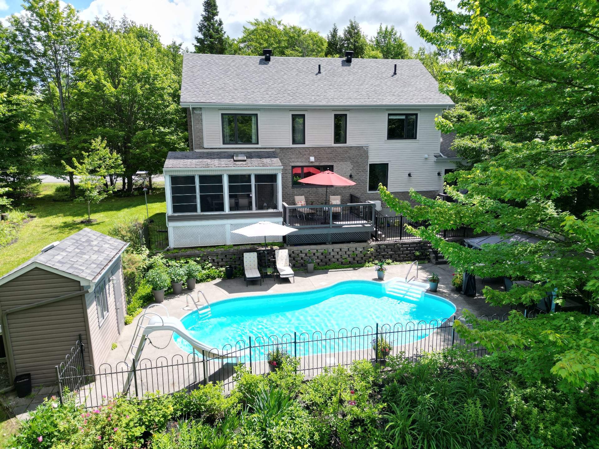 Pool - 230 Rue René, Magog, QC