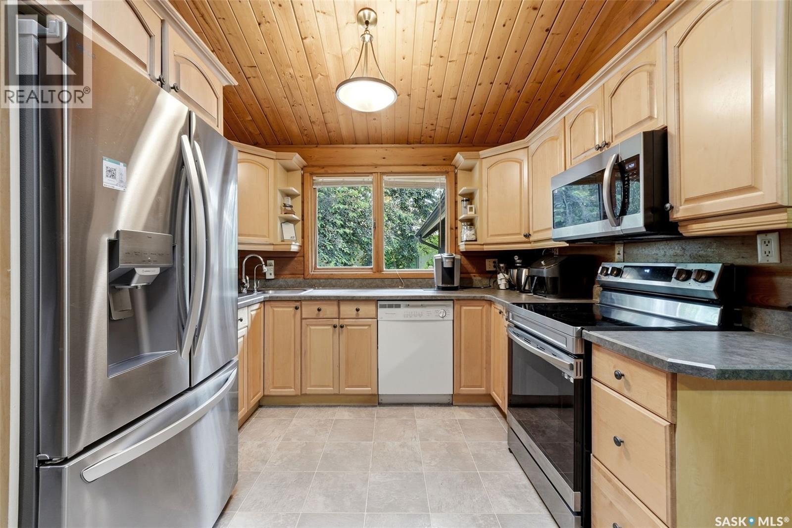 1202 Catley Bay N, Regina, SK